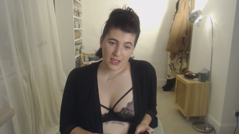 EmberPari's Streamate show and profile