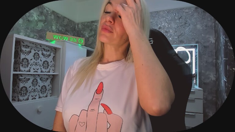 BE_WOW's Streamate show and profile